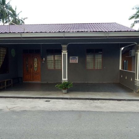 Aiman Homestay Marang Buitenkant foto