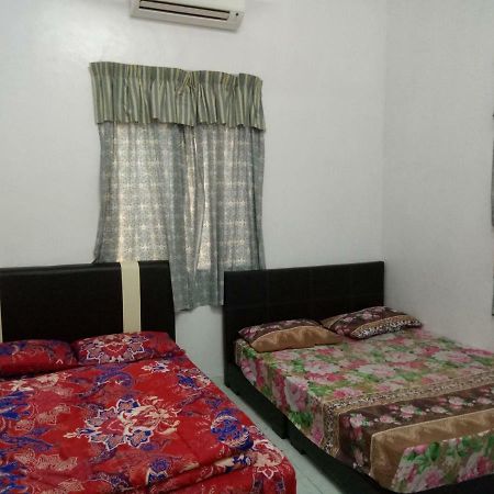 Aiman Homestay Marang Buitenkant foto