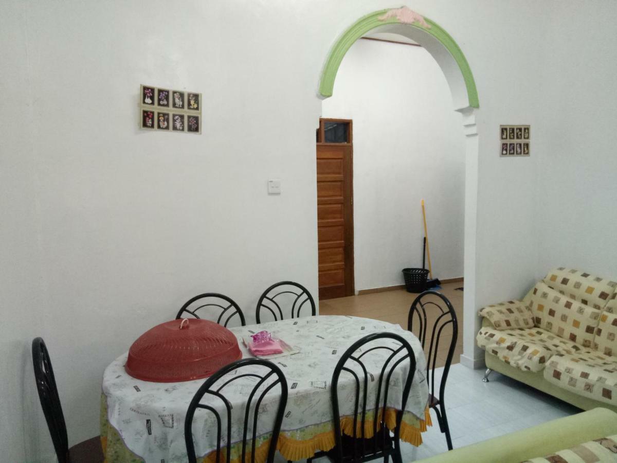 Aiman Homestay Marang Buitenkant foto